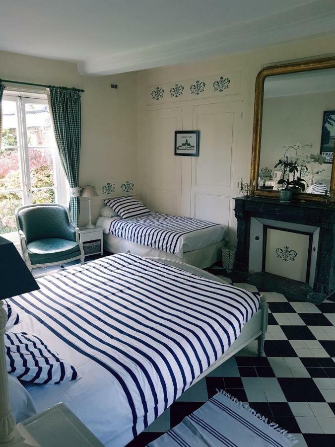 Manoir De L'As De Trefle Bed & Breakfast Isneauville Eksteriør bilde